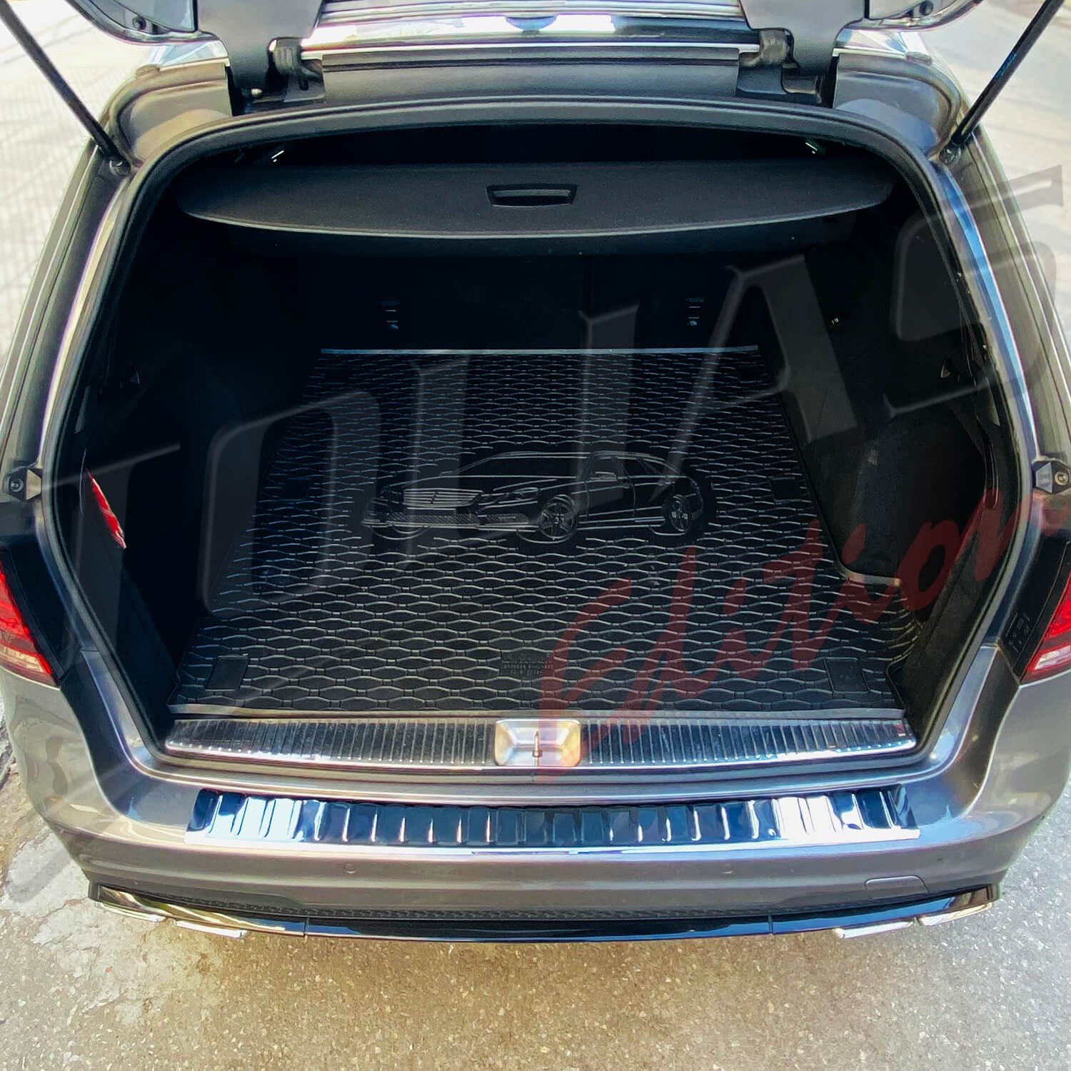 S212 Rear MERCEDESE CLASS S212 ESTATE 09-13 & 13- REAR BUMPER PROTECTOR